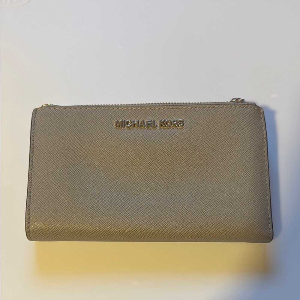 Michael Kors Metallic Silver - Jet Set Large Leather Smartphone Wallet